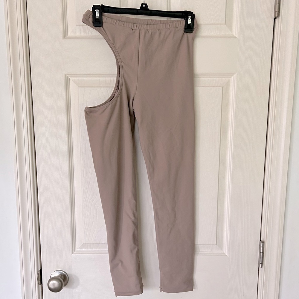 PRIX Cut Out Leggings - Picture 3 of 8